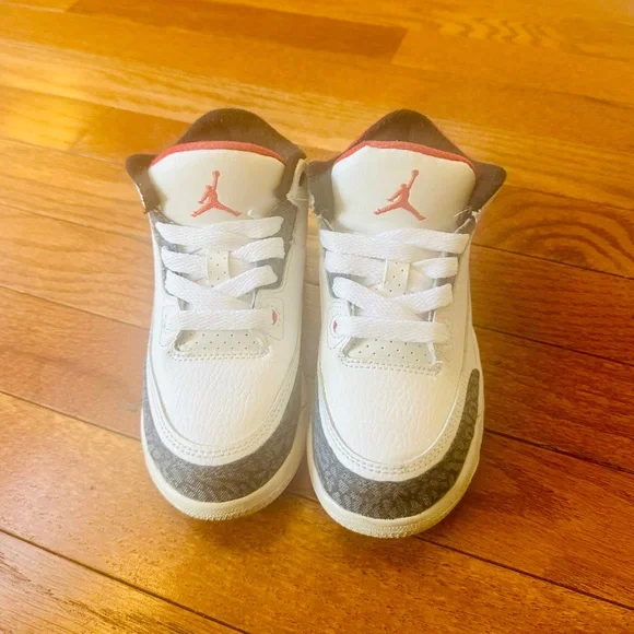 Nike Air Jordan 3 Retro Kids Size 11C White Cement Red Black Sneakers - Picture 3 of 6